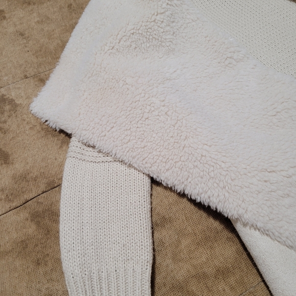 John + Jenn Faux Fur Jacket. Size XS. Supe soft and warm. Beige colour. - Picture 4 of 8